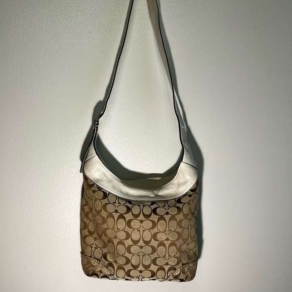 Vintage Coach Two tone Cream Tan Leather Shoulder Bag - Picture 15 of 17